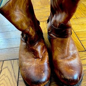 🌟Women’s Frye distressed leather low boots🌟